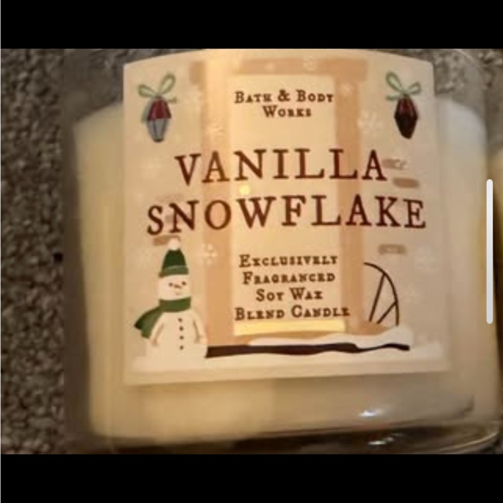 Bath & Body Works Vanilla Snowflake Candle - Cream